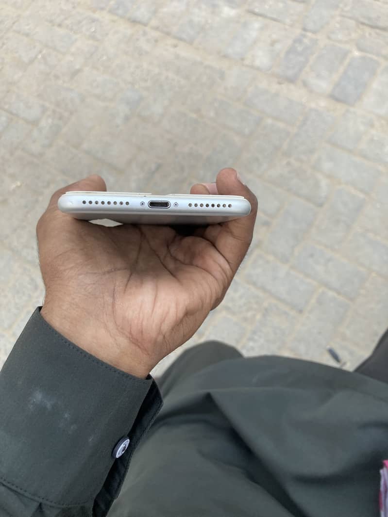 Apple iPhone 8 Plus 5