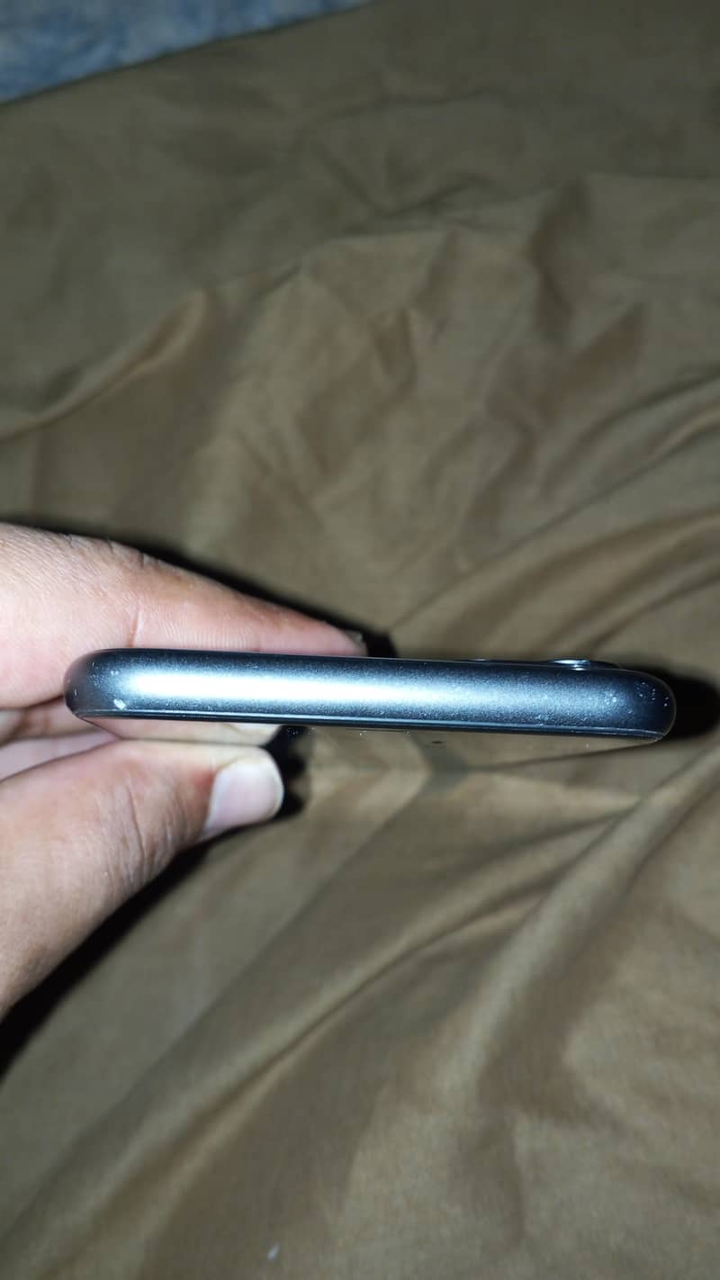 Apple iPhone 11 3