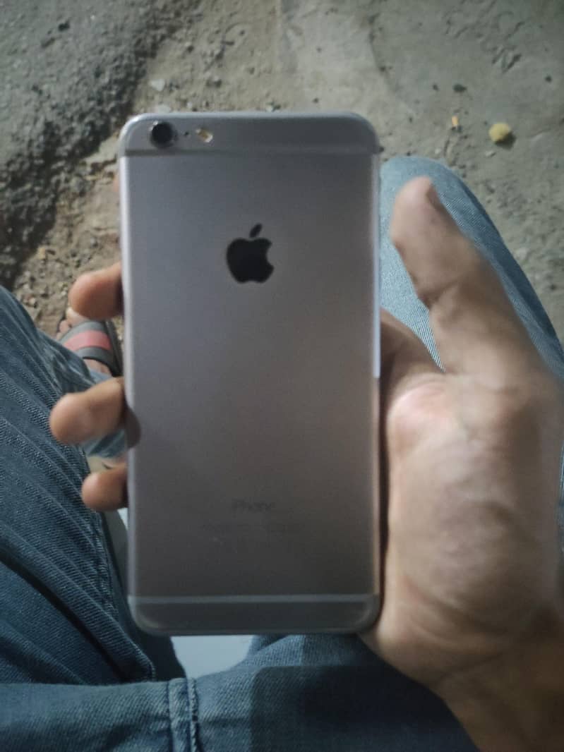 Apple iPhone 6 Plus 1