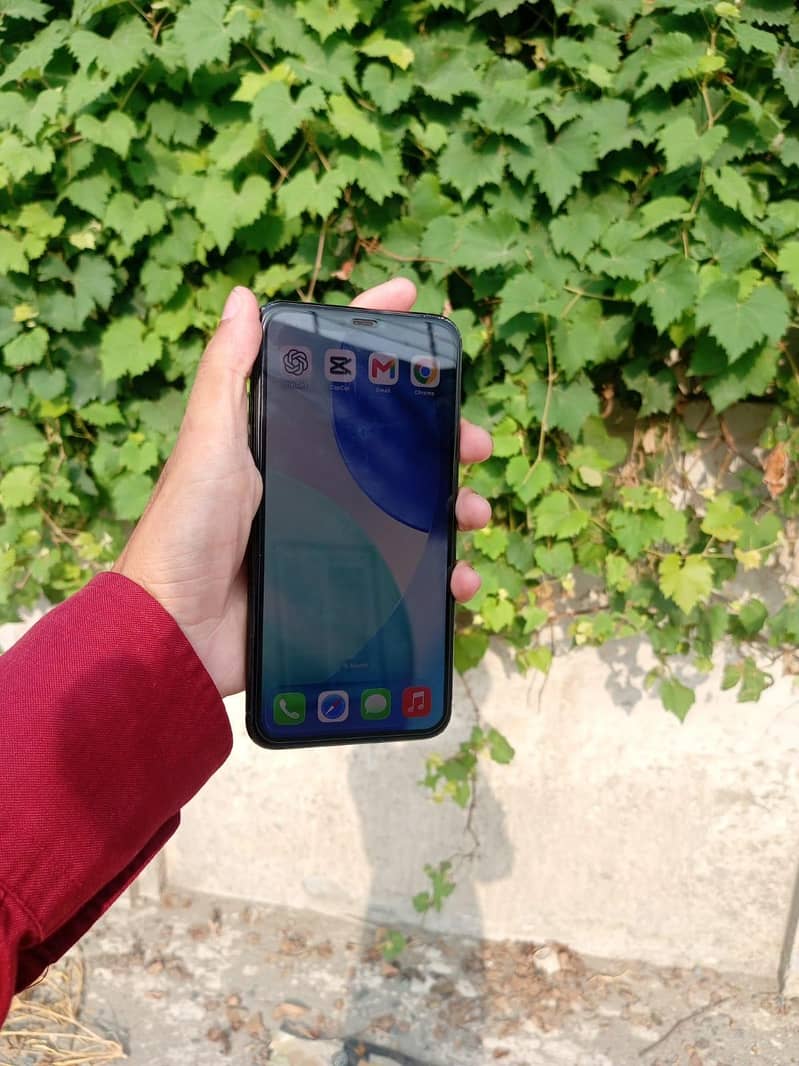 Apple iPhone 11 Pro Max 4