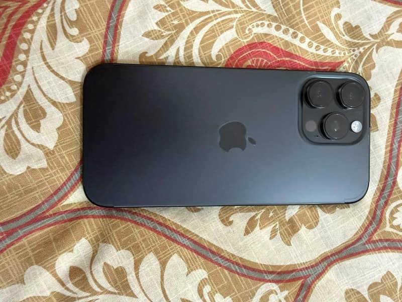 Apple iPhone 16 Pro Max 1