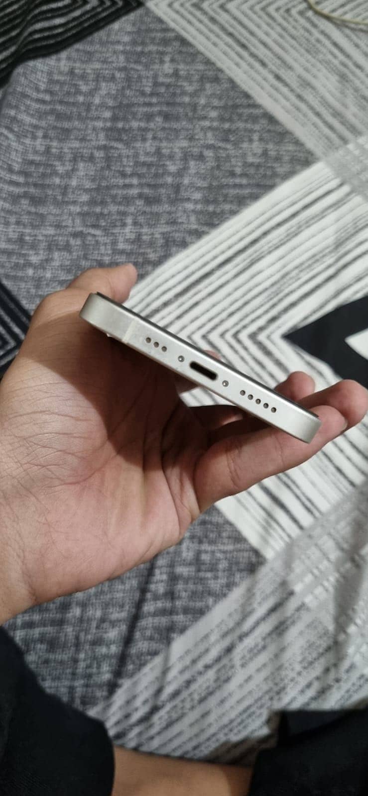 Apple iPhone 12 4