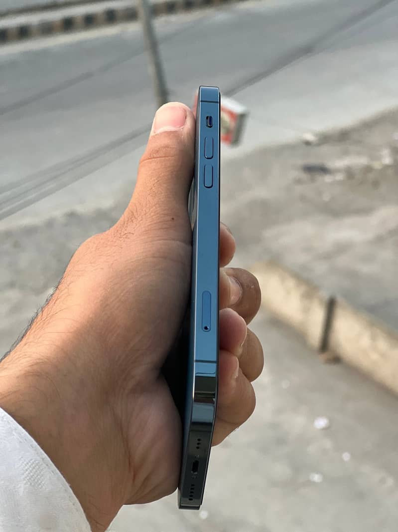 iPhone 12 Pro 4