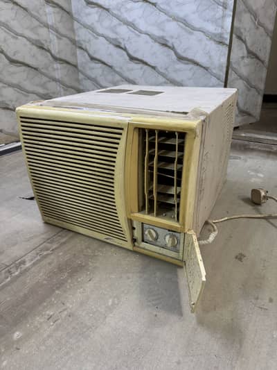 General Window AC - Japanese (100% working condition)