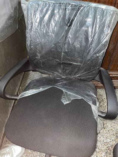 2 chairs office chairs not used bas wrap utara