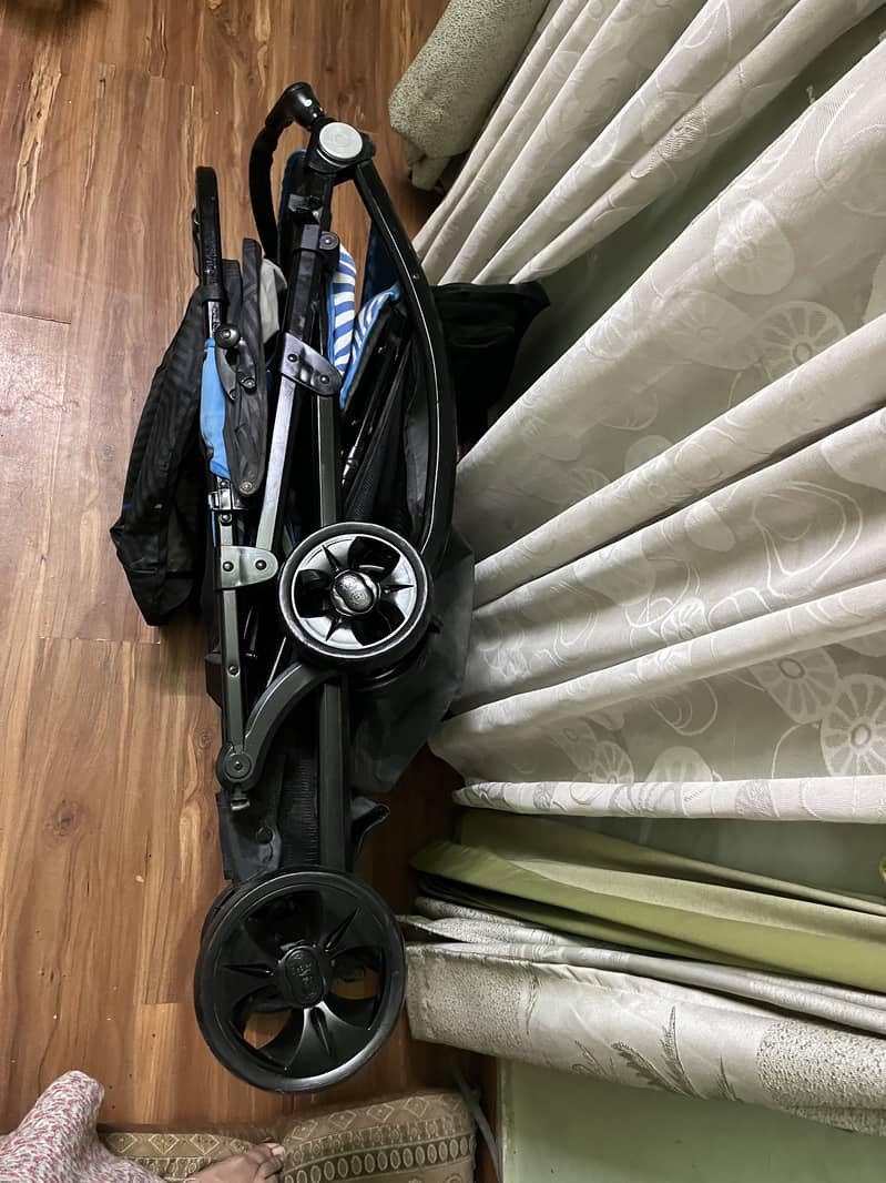 pram double beanded slim floding very good condition 2