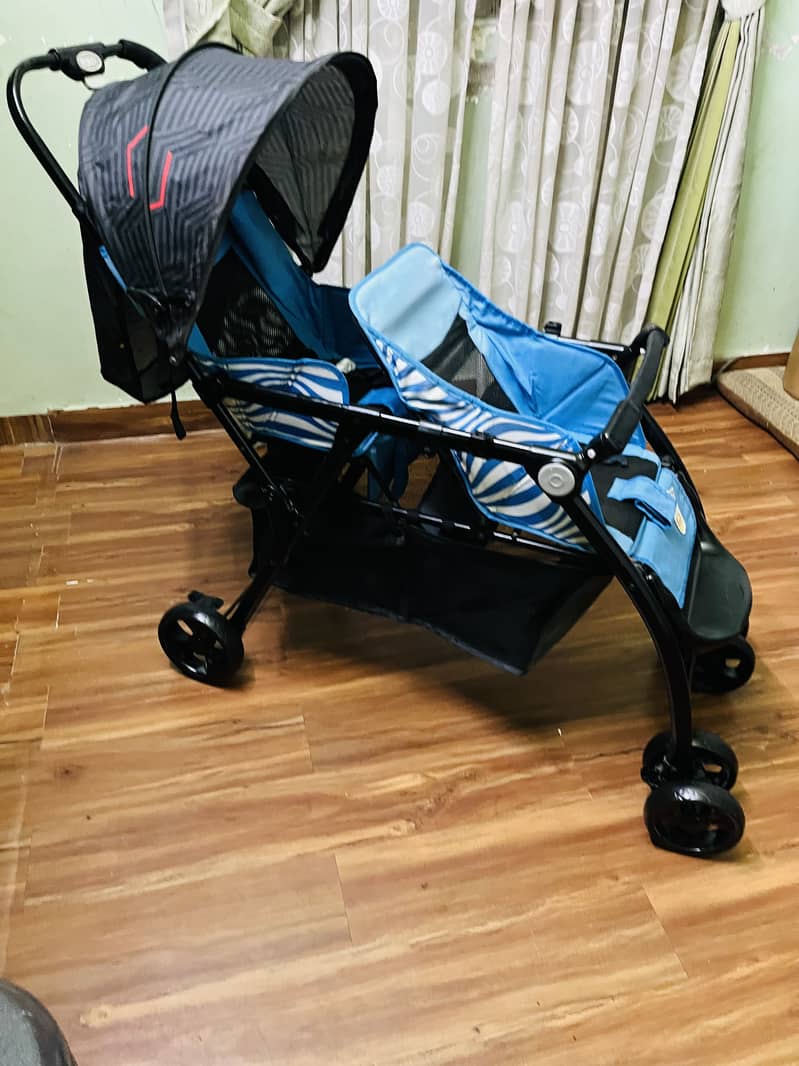 pram double beanded slim floding very good condition 5