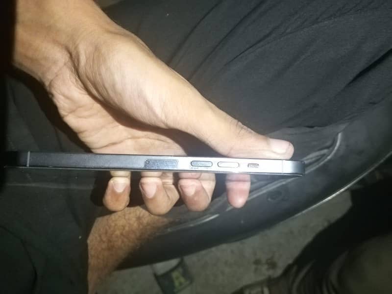Apple iPhone 13 Pro Max 2