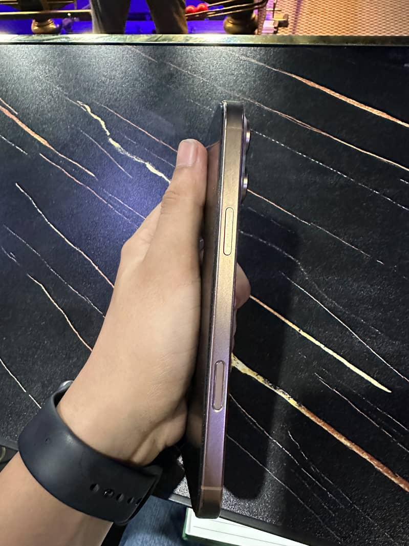 Iphone 16 Pro max 2
