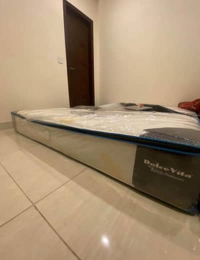 Dolce Vita Mattress King Size Brand New In Warranty