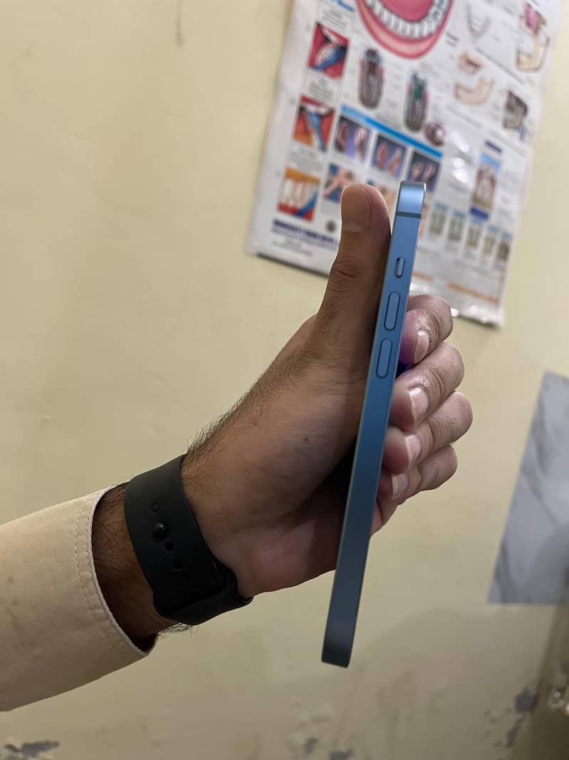 iPhone 14 3