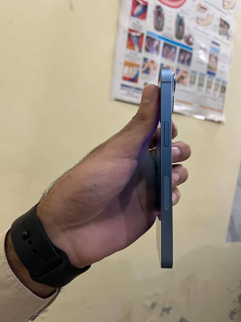 iPhone 14 4