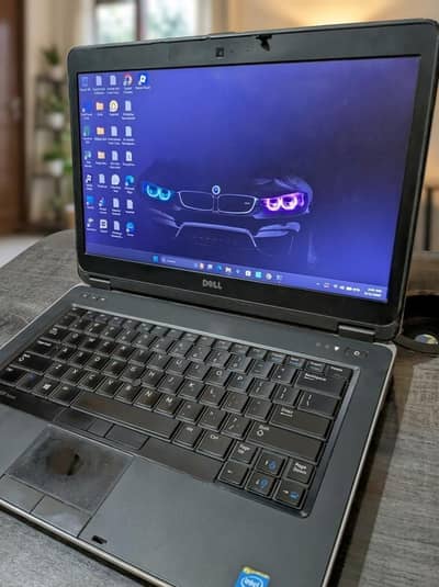 Dell Latitude E6440 Core i5 6th Gen, 8 GB RAM, 160 GB SSD.