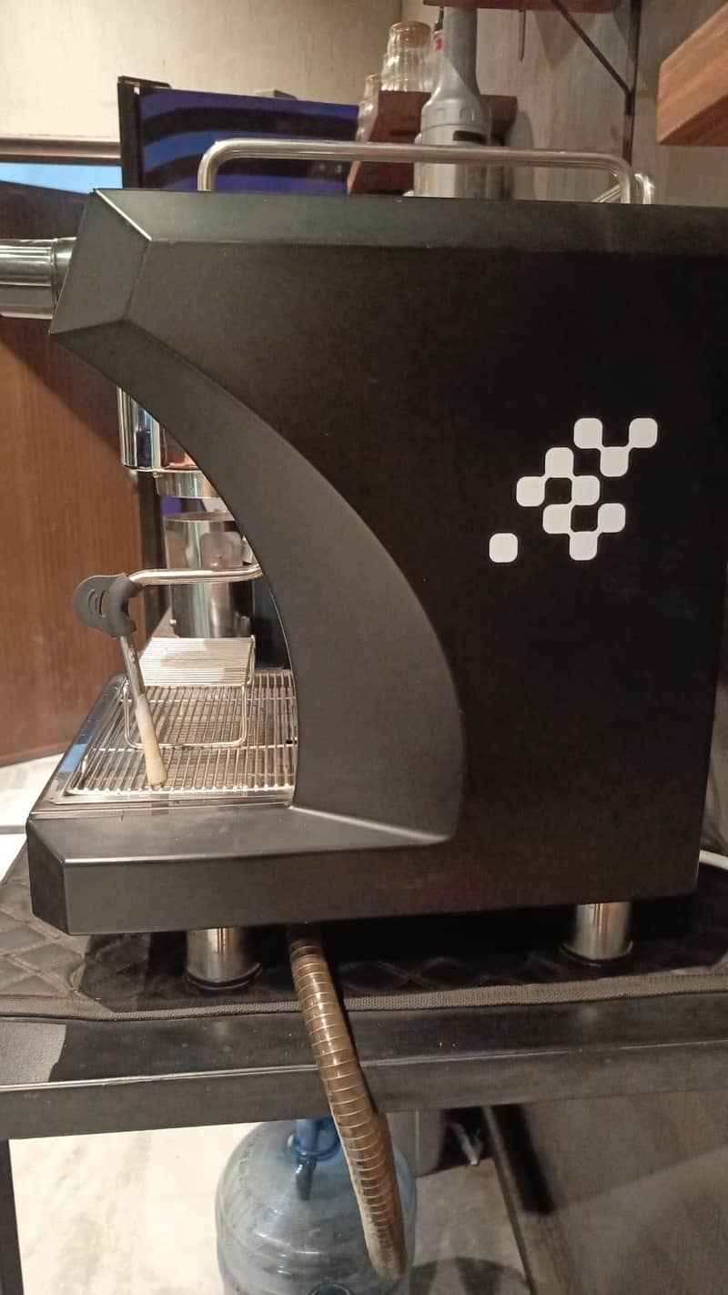 Coffee Machine with grinder 1