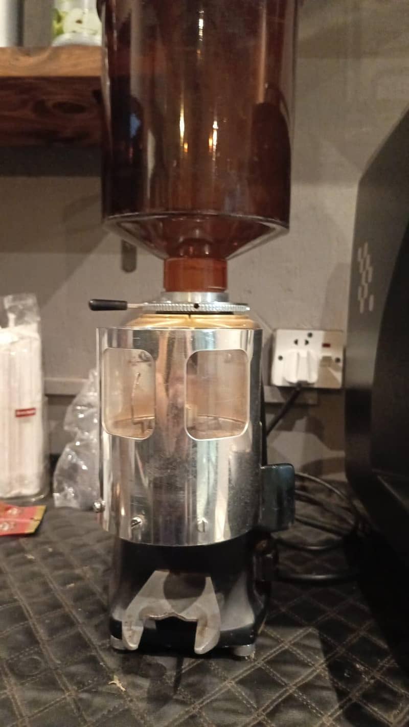 Coffee Machine with grinder 3