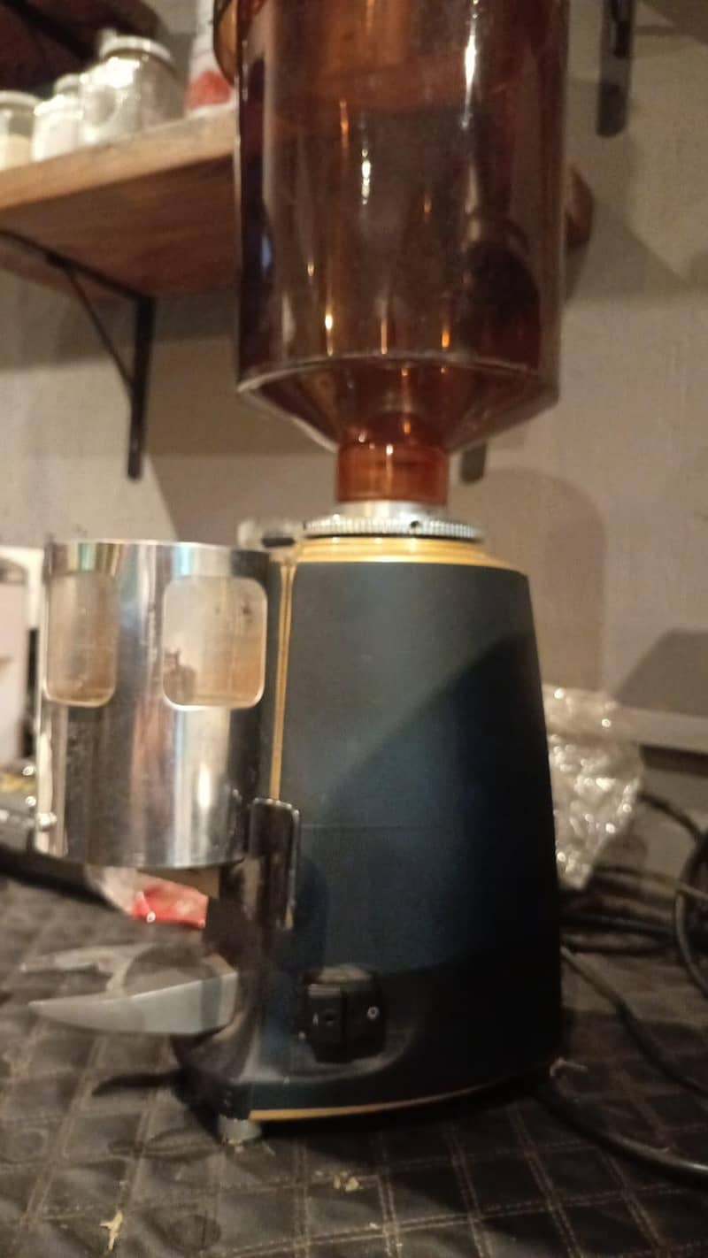 Coffee Machine with grinder 4