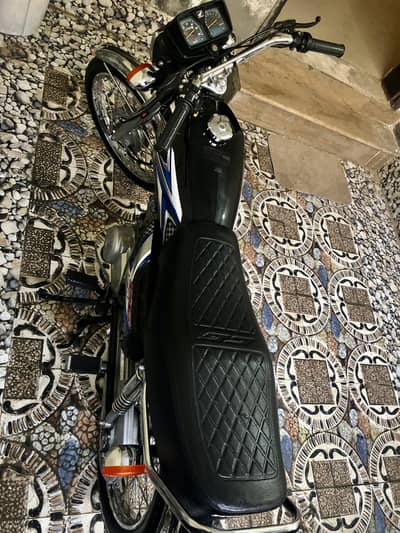 just 8k driven Black 125 Honda