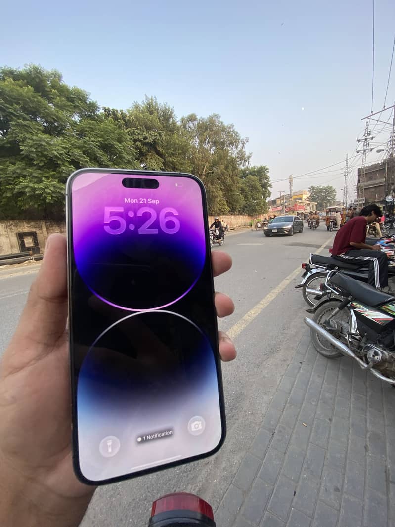 Apple iPhone 14 Pro Max 1
