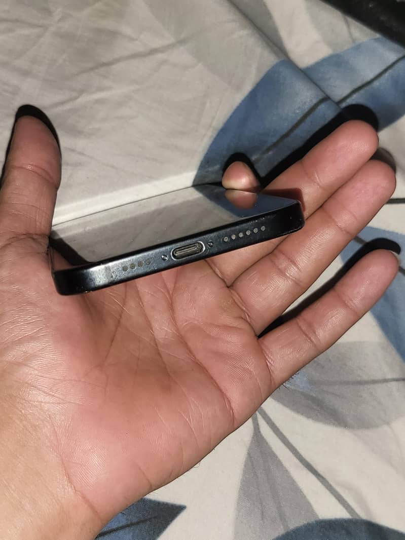 iPhone 15 plus 4