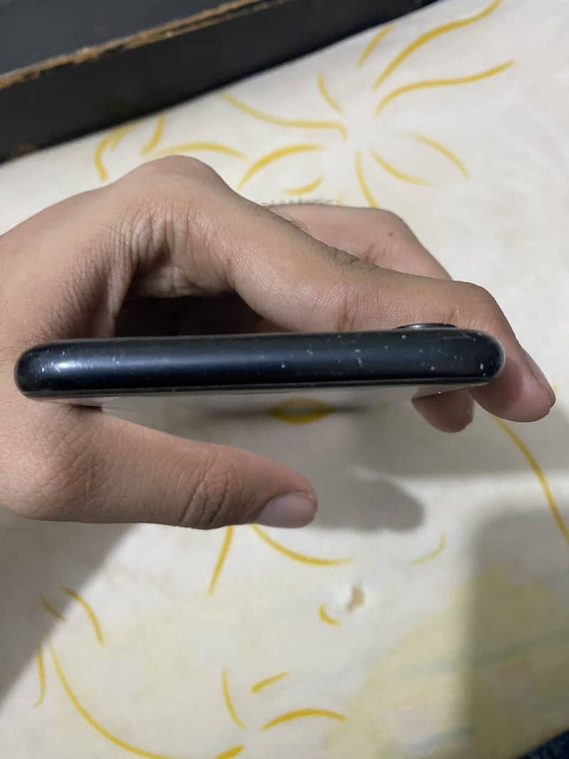 iPhone XR 4