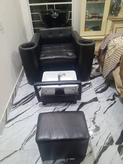 saloon meni pedi and shampoo unit like brand new