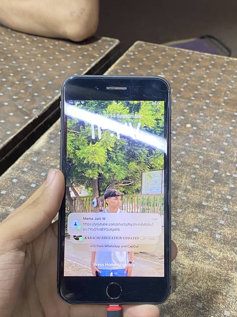 Apple iPhone 8 Plus 3