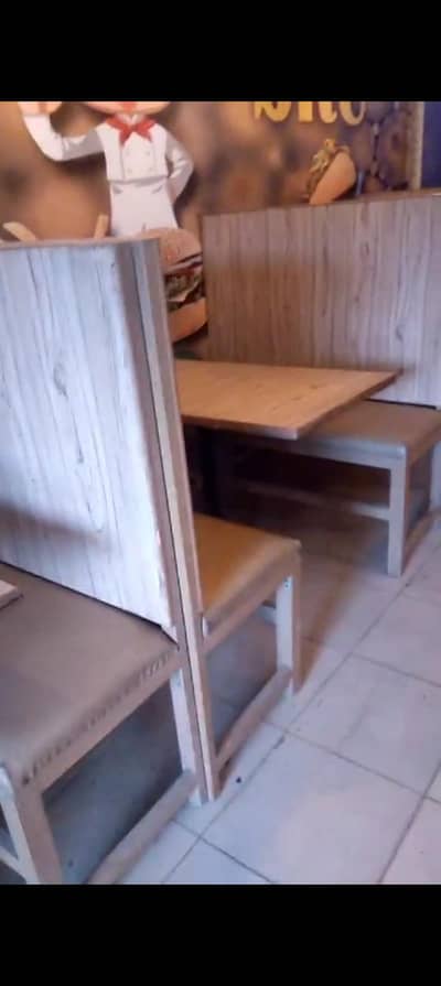 Restaurant Sitting