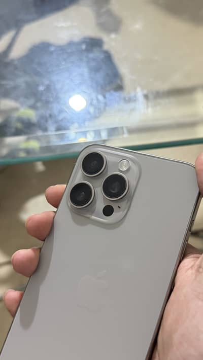 Iphone 15 Pro Max ( Factory Unlock )