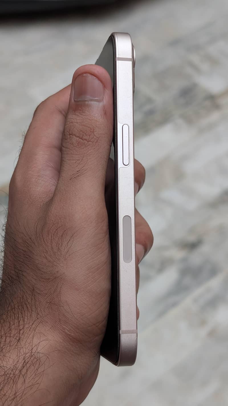 Apple iPhone 13 4
