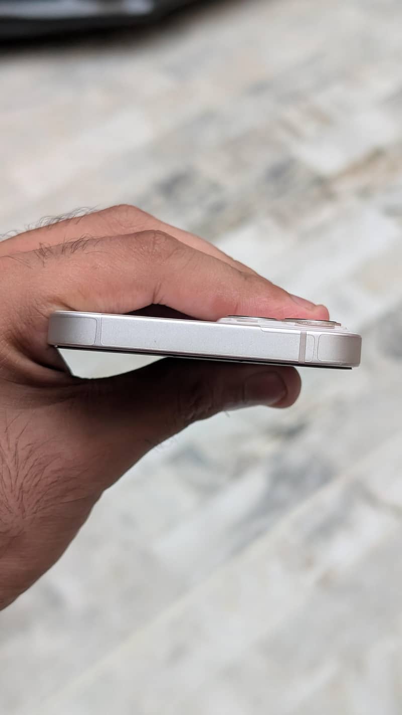 Apple iPhone 13 5