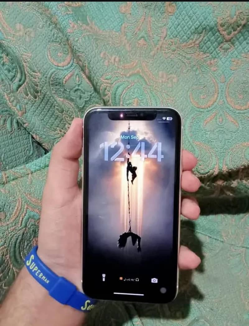 Apple iPhone 11 4