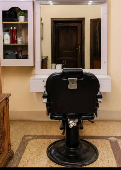 polar chair with almari
