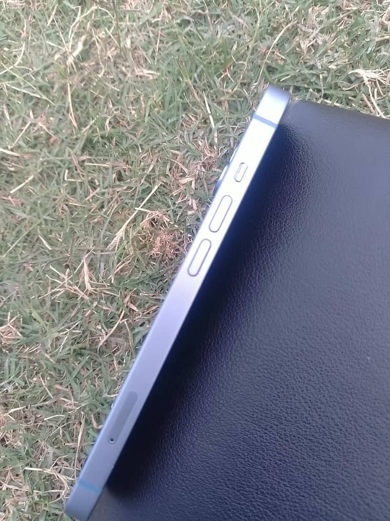 Apple iPhone 14 3