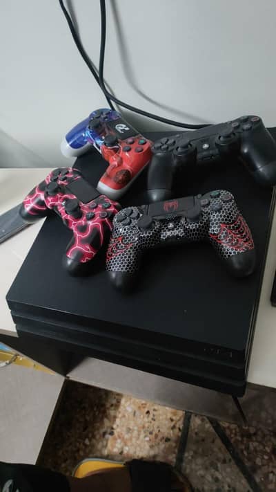 PS4 Pro 1TB JailBroken (Gold Firmware 9.00) - 10/10 - 4 Controllers