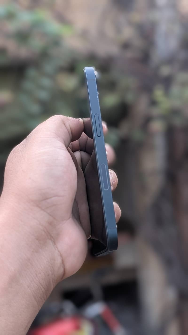 Apple iPhone 13 3