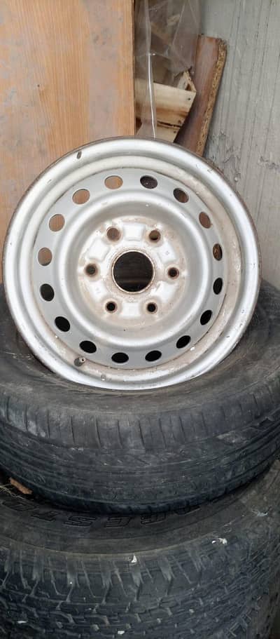 Rim 6nut with tyre