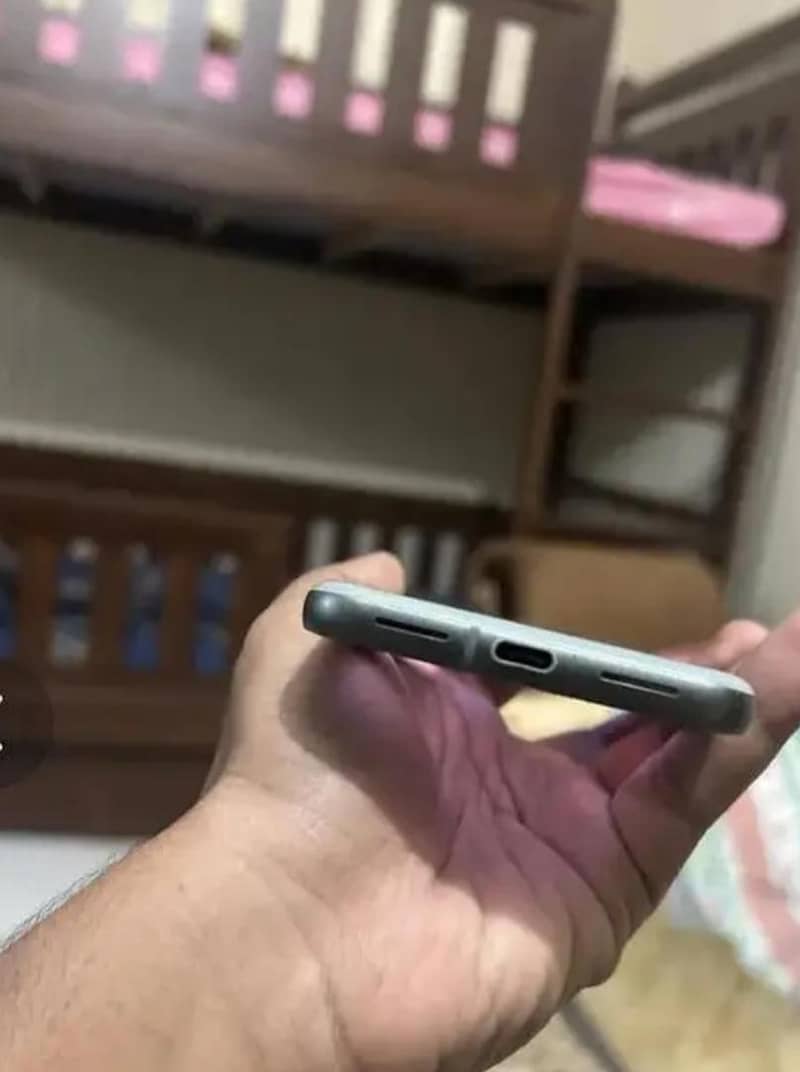 Google Pixel 8 4