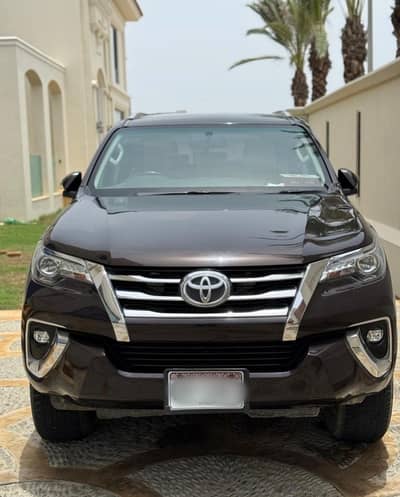 Toyota Fortuner V 2019 automatic 2.7 petrol