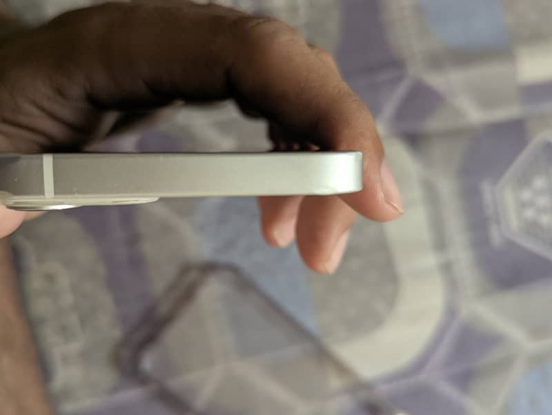 Apple iPhone 13 2