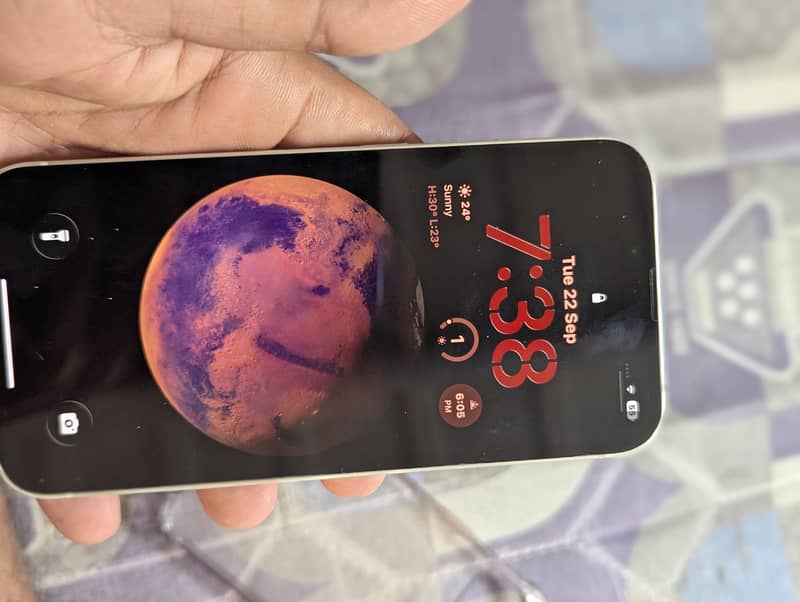 Apple iPhone 13 4