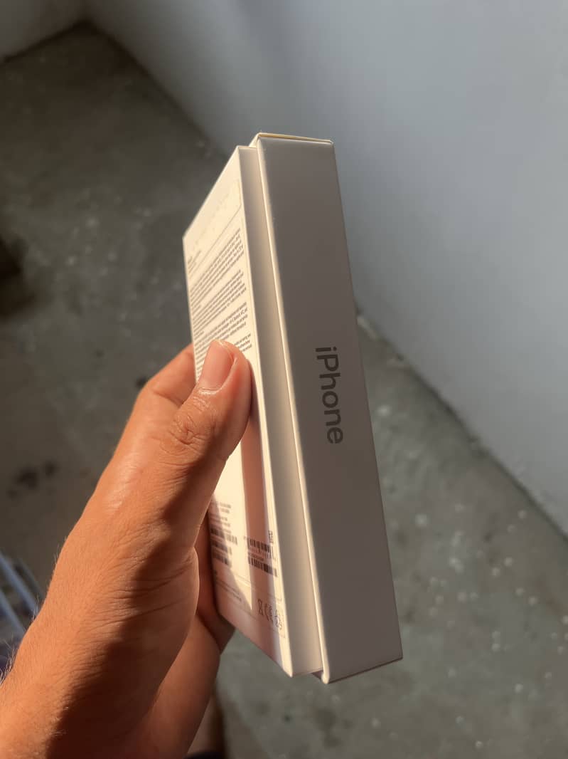 Apple iPhone 13 9
