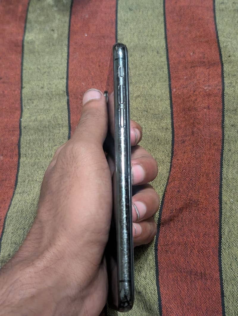 Apple iPhone X 4