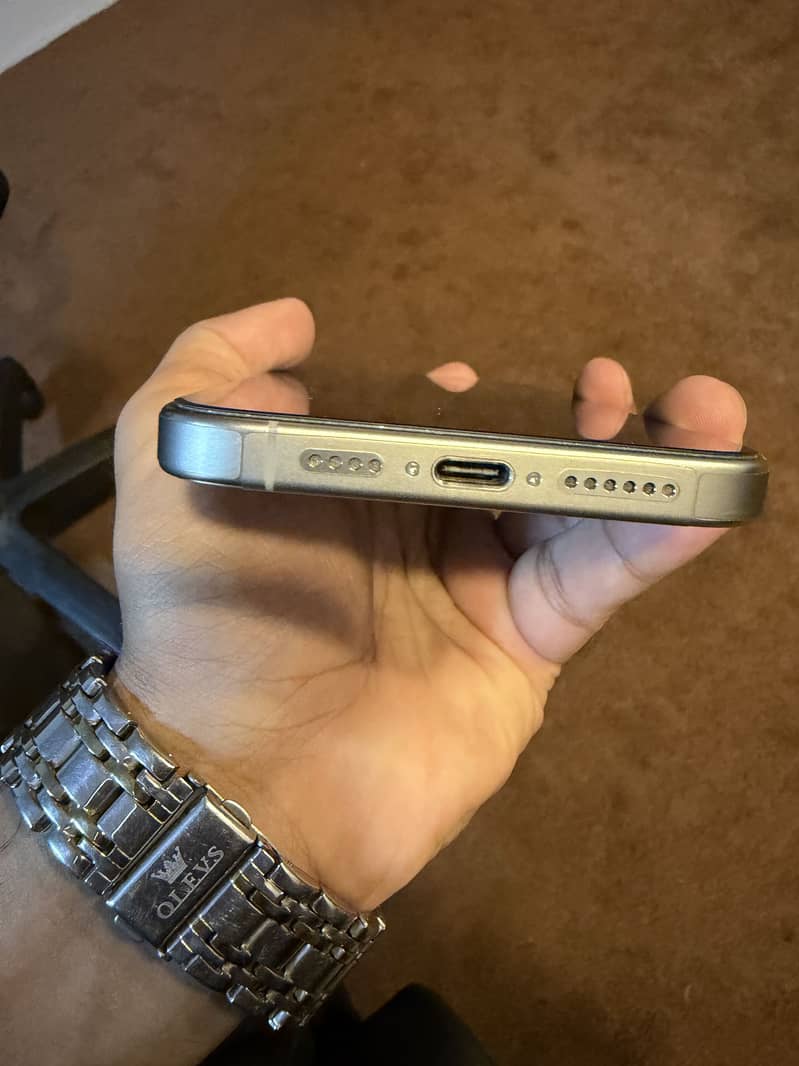 Apple iPhone 15 Pro Max 3