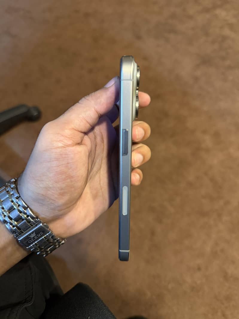 Apple iPhone 15 Pro Max 4