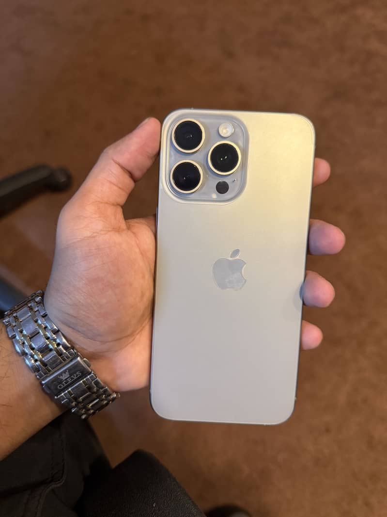 Apple iPhone 15 Pro Max 5