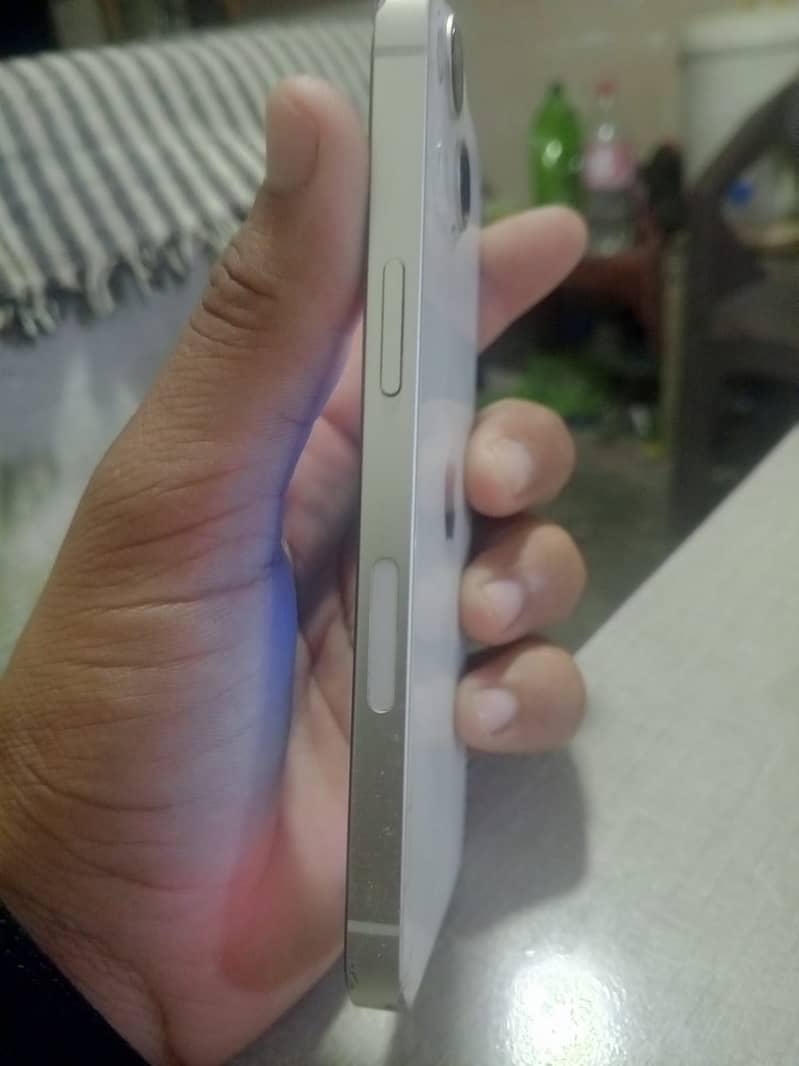 Apple iPhone 13 1
