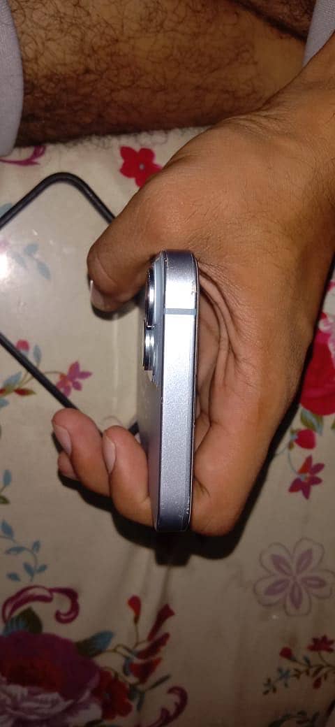 Apple iPhone 14 5