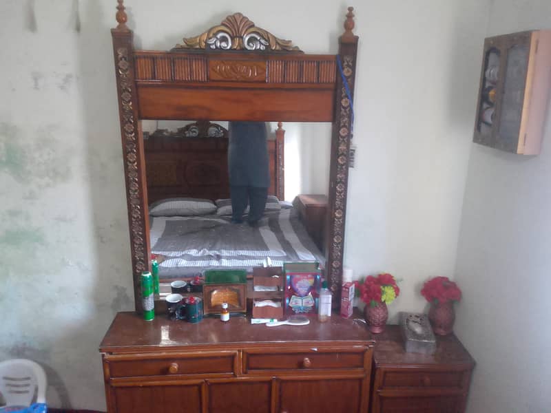 dressing table 0