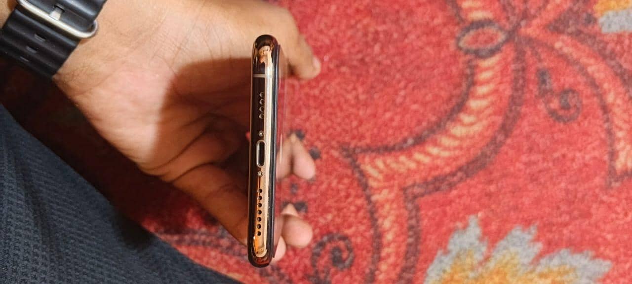 Apple iPhone 11 Pro Max 2