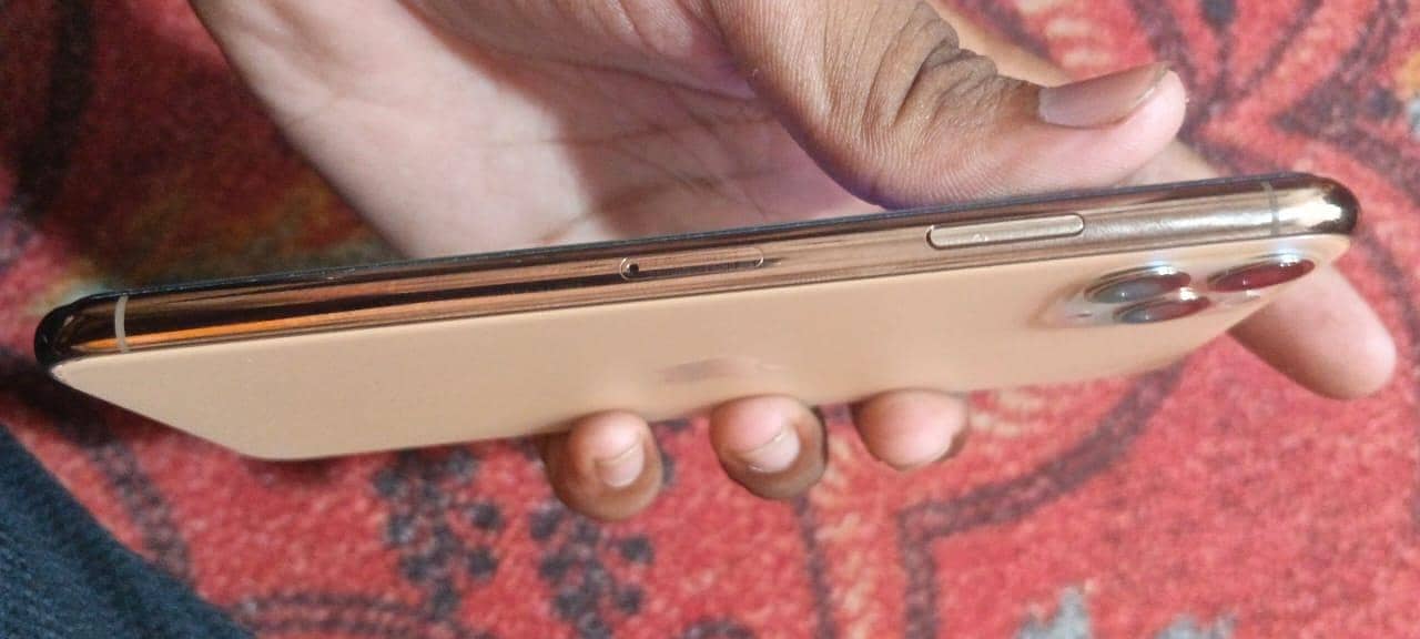 Apple iPhone 11 Pro Max 5